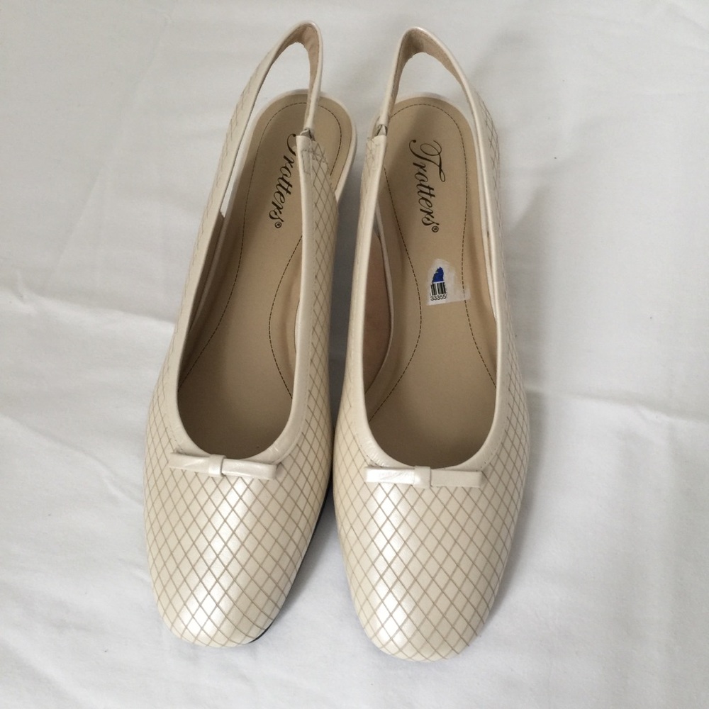 Trotters women’s ivory Lenore leather shoes